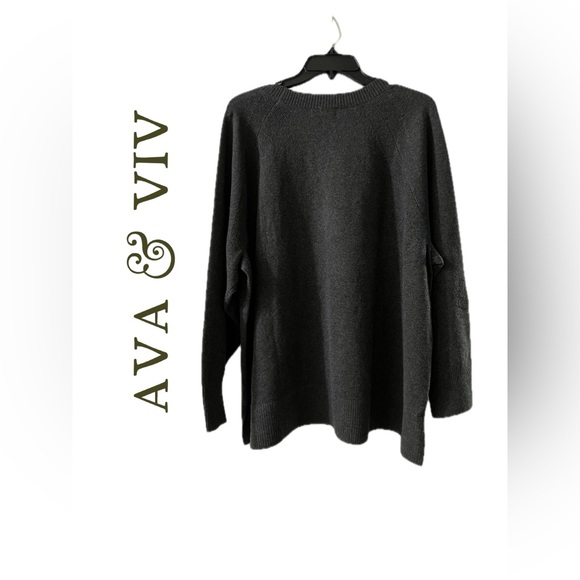 B7 NWT AVA & VIV SWEATER SIZE 2XL IN GRAY.  BUST 26.5”, LENGTH 28”. - Picture 2 of 13